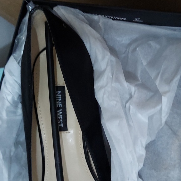 Hippa Pointy Toe Pumps - Picture 3 of 9